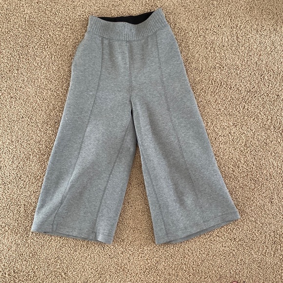 Lululemon New Form Crop (17") - Picture 6 of 7
